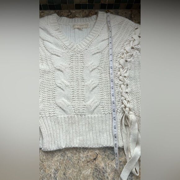 White lace up sweater - Picture 3 of 6